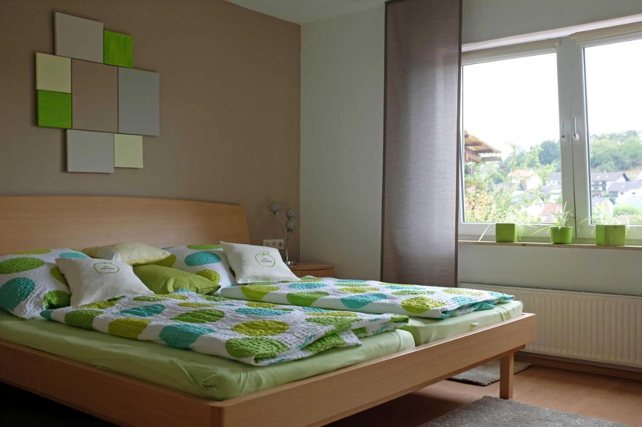 Ferienwohnung Im Paradies Momlingen エクステリア 写真