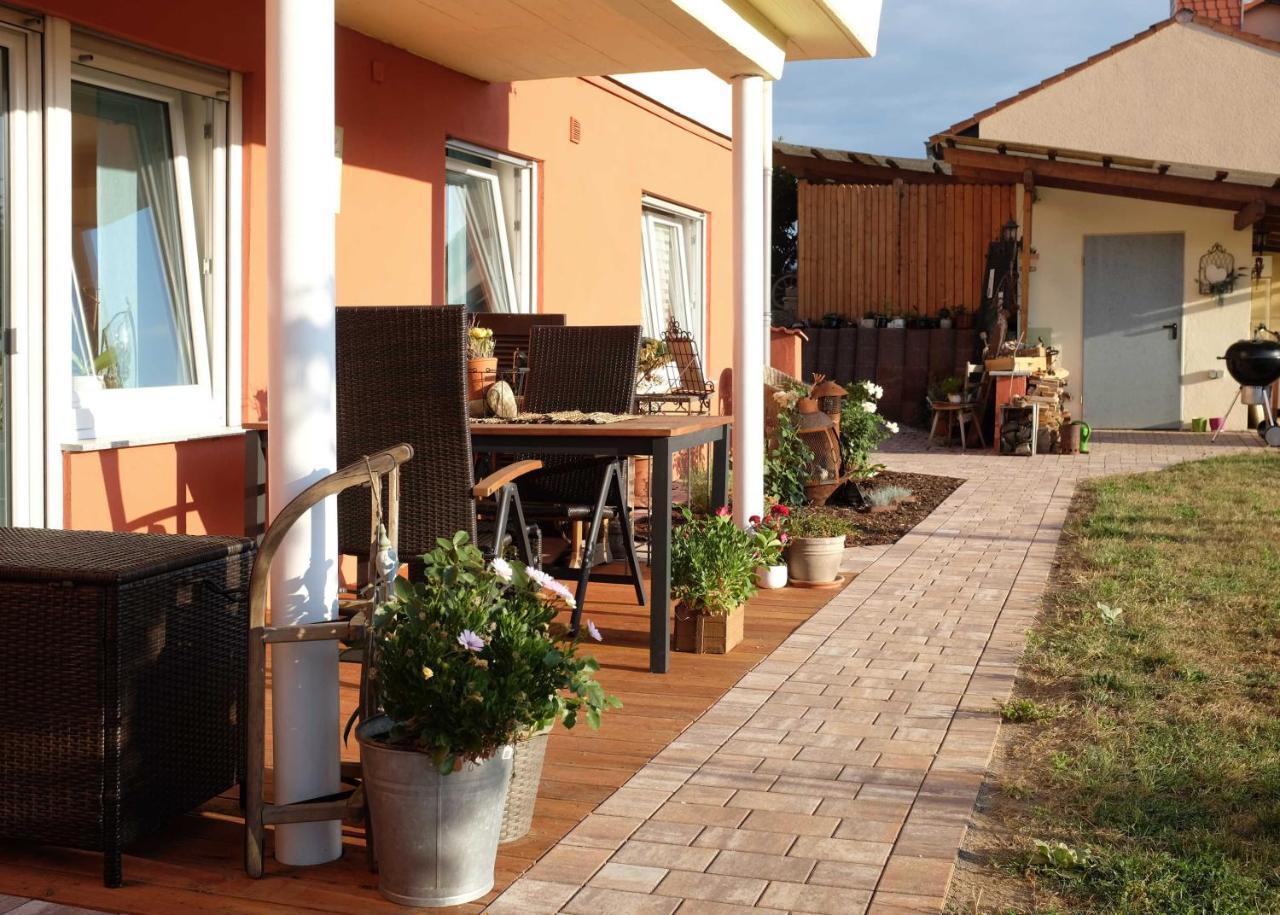 Ferienwohnung Im Paradies Momlingen エクステリア 写真