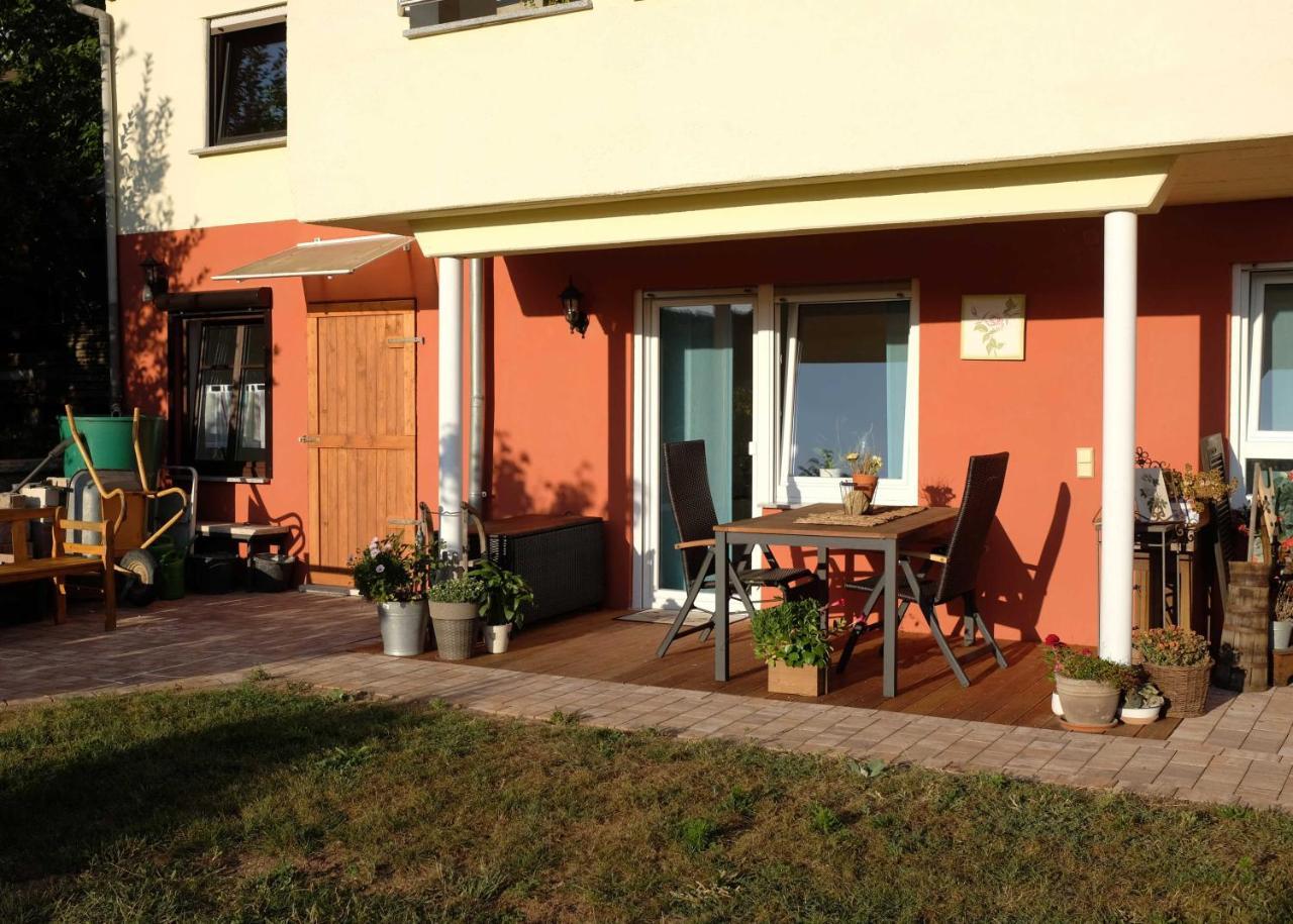 Ferienwohnung Im Paradies Momlingen エクステリア 写真