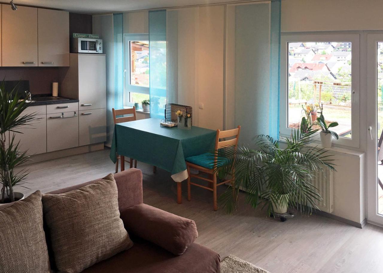 Ferienwohnung Im Paradies Momlingen エクステリア 写真